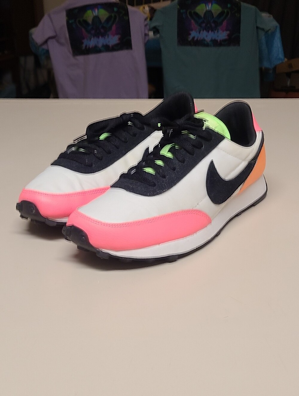 Nike Daybreak Summit White Sunset Pulse casual running sneakers size 9